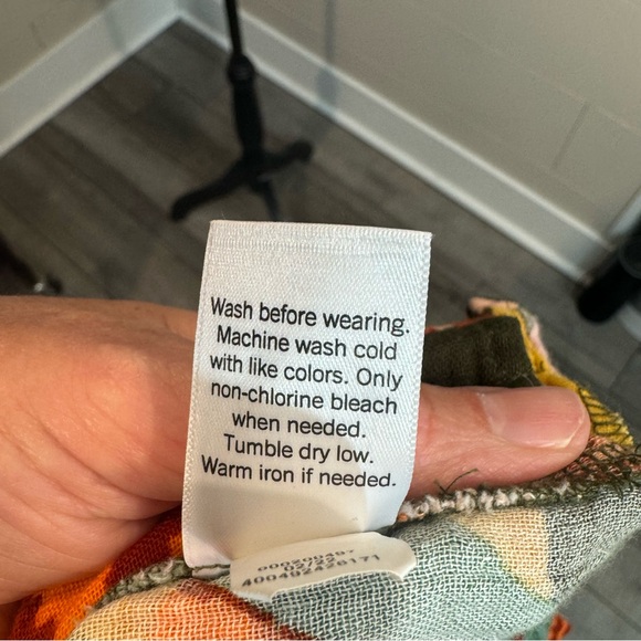 Tropical Print Button Front Short Sleeve Top - Picture 7 of 8